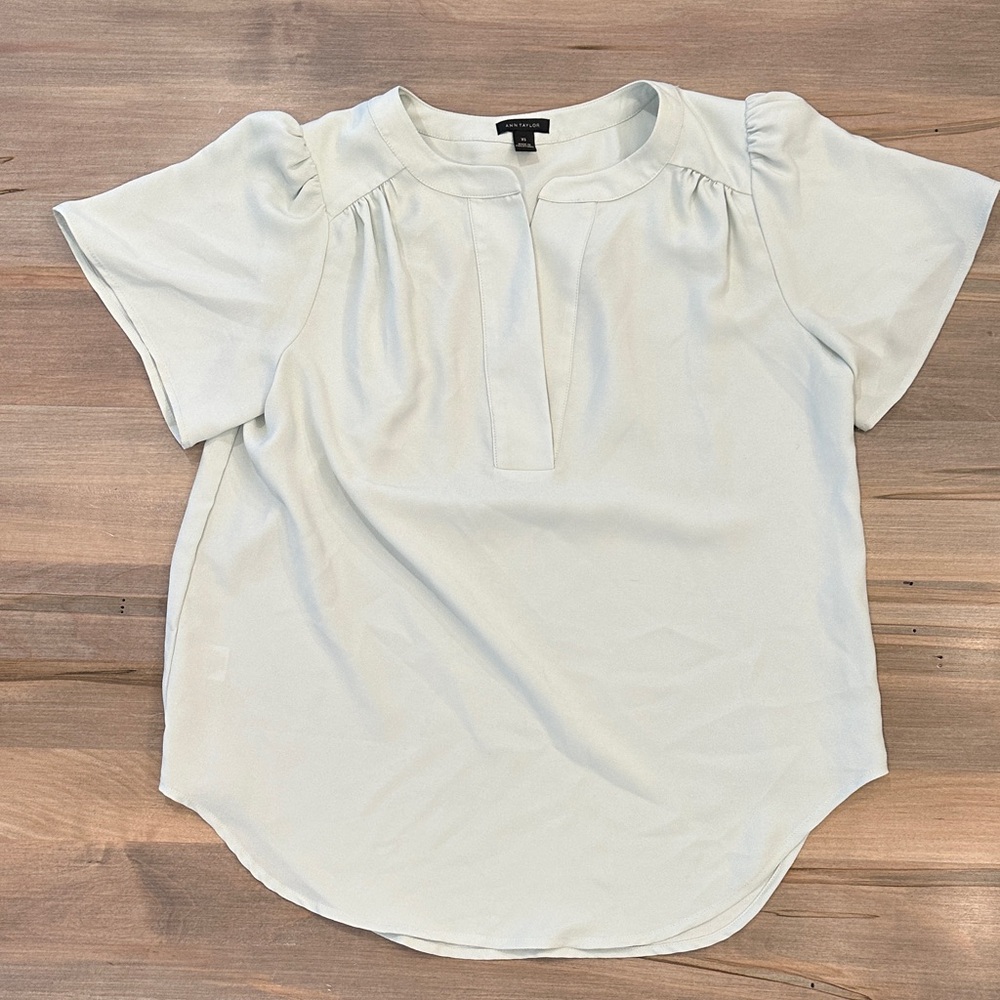 Ann Taylor Pale Light Mint Short Sleeve Split-Neck Blouse